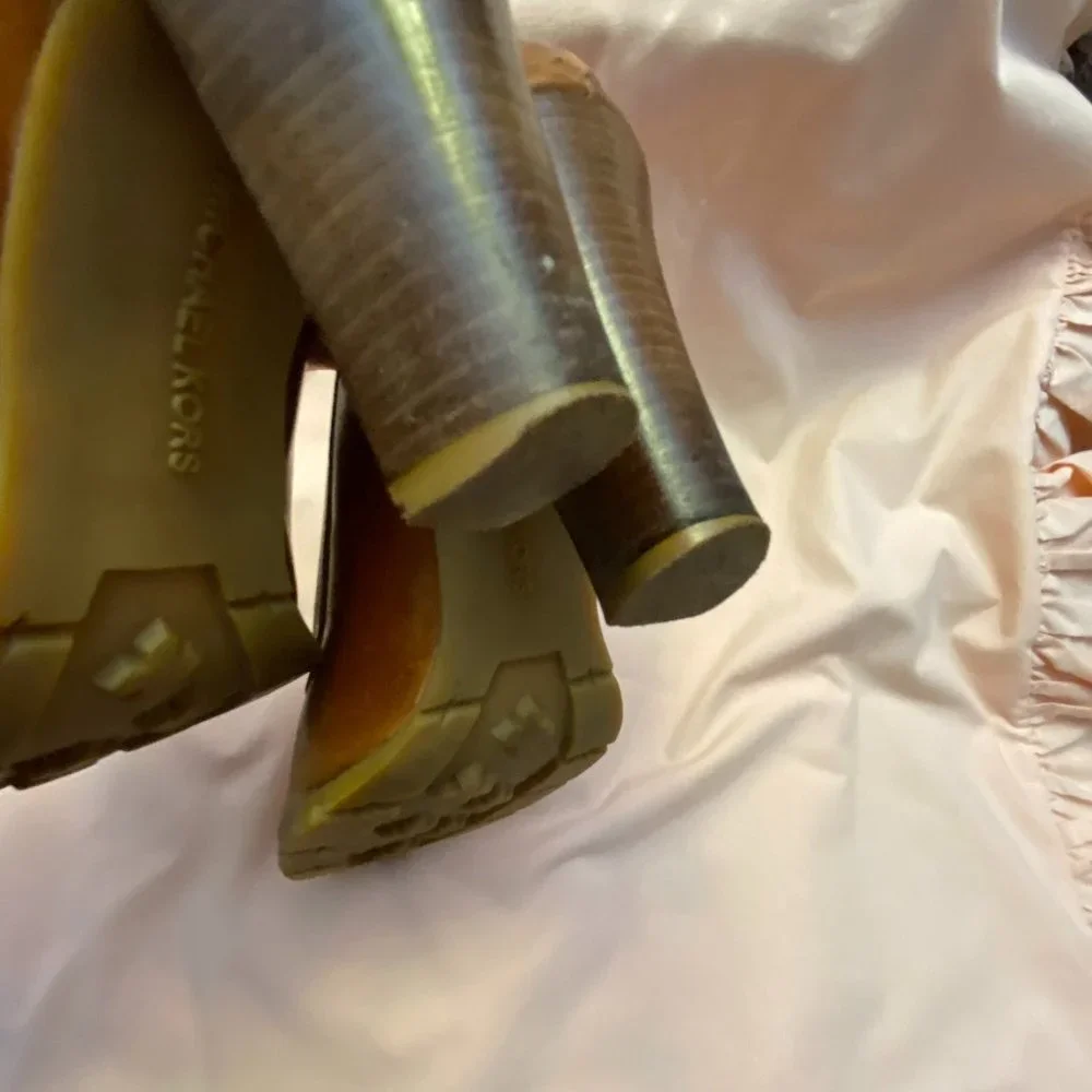 EUC Vintage Michael Kors Winter Warrior Leather Stacked Heels-8 1/2 - Picture 7 of 16